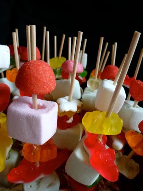 Brochettes de Bonbons Gourmandes – Douceurs Colorées à Déguster